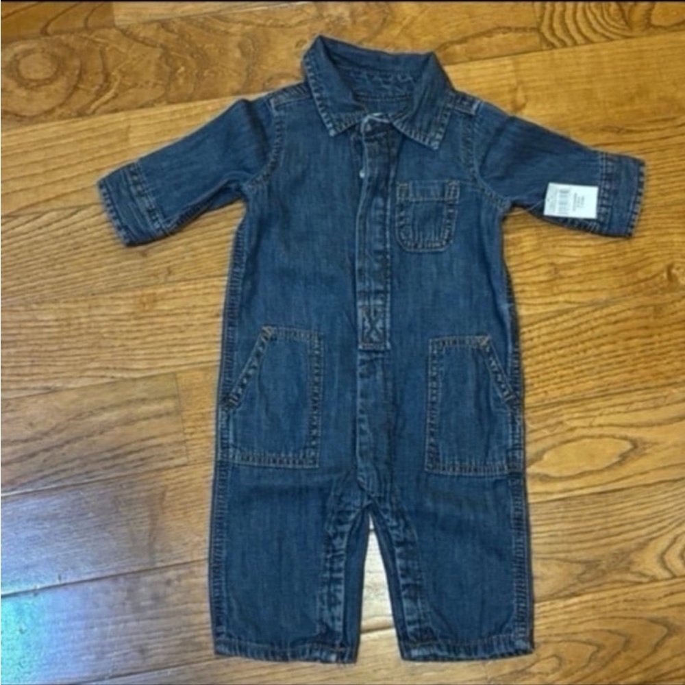 0-3 mo BABY GAP- Baby Denim Utility One-Piece romper jumper NEW with tags.